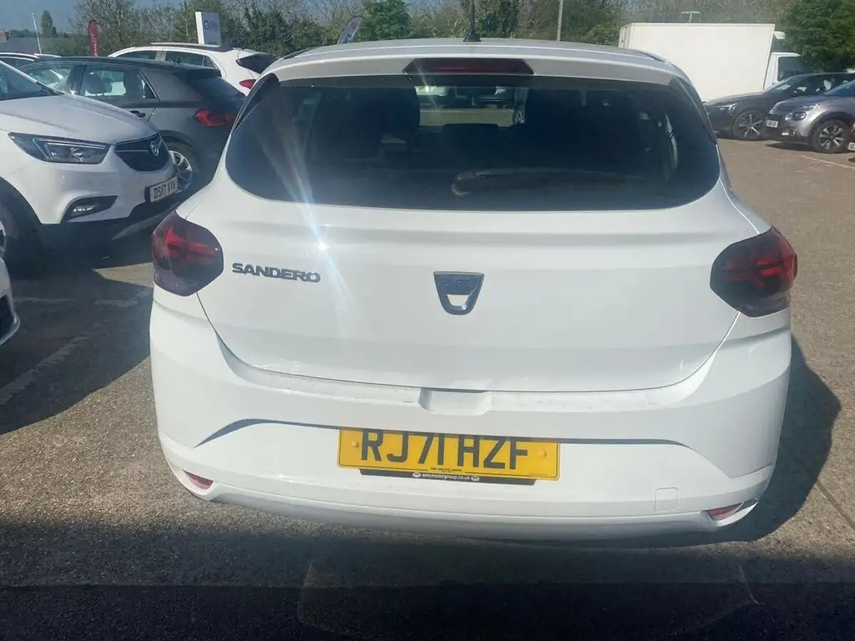 2021-dacia-sandero-10-sce-essential-big-4