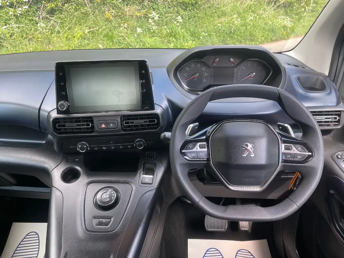 2023-peugeot-rifter-big-13