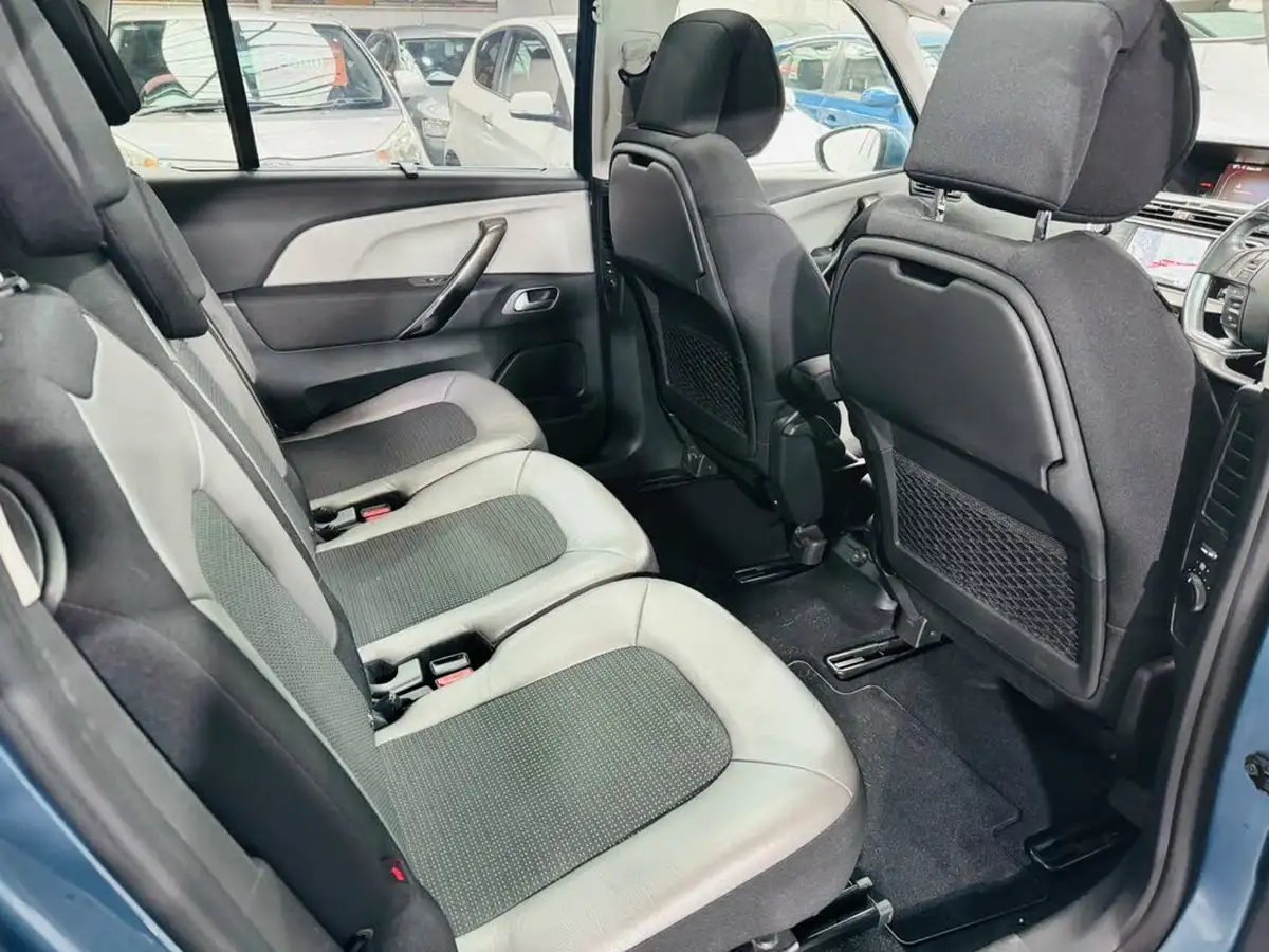 2015-citroen-grand-c4-picasso-16bluehdi-exclusive-eat6-big-14
