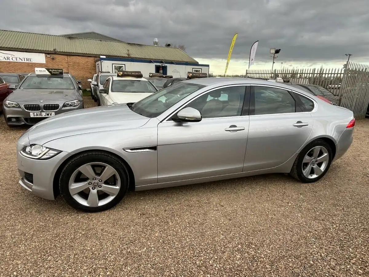 2015-jaguar-xf-20td-portfolio-180ps-big-2
