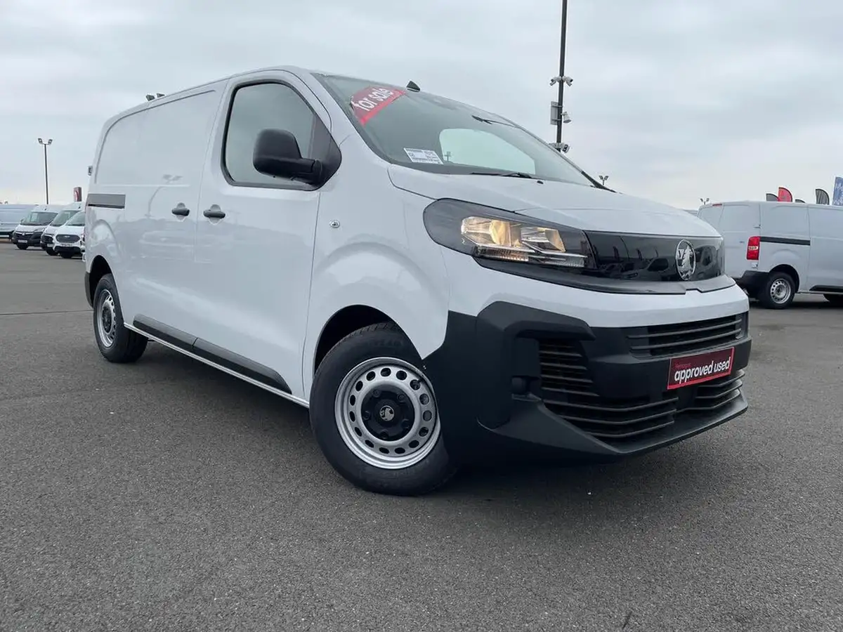 2025-vauxhall-vivaro-15td-prime-big-31