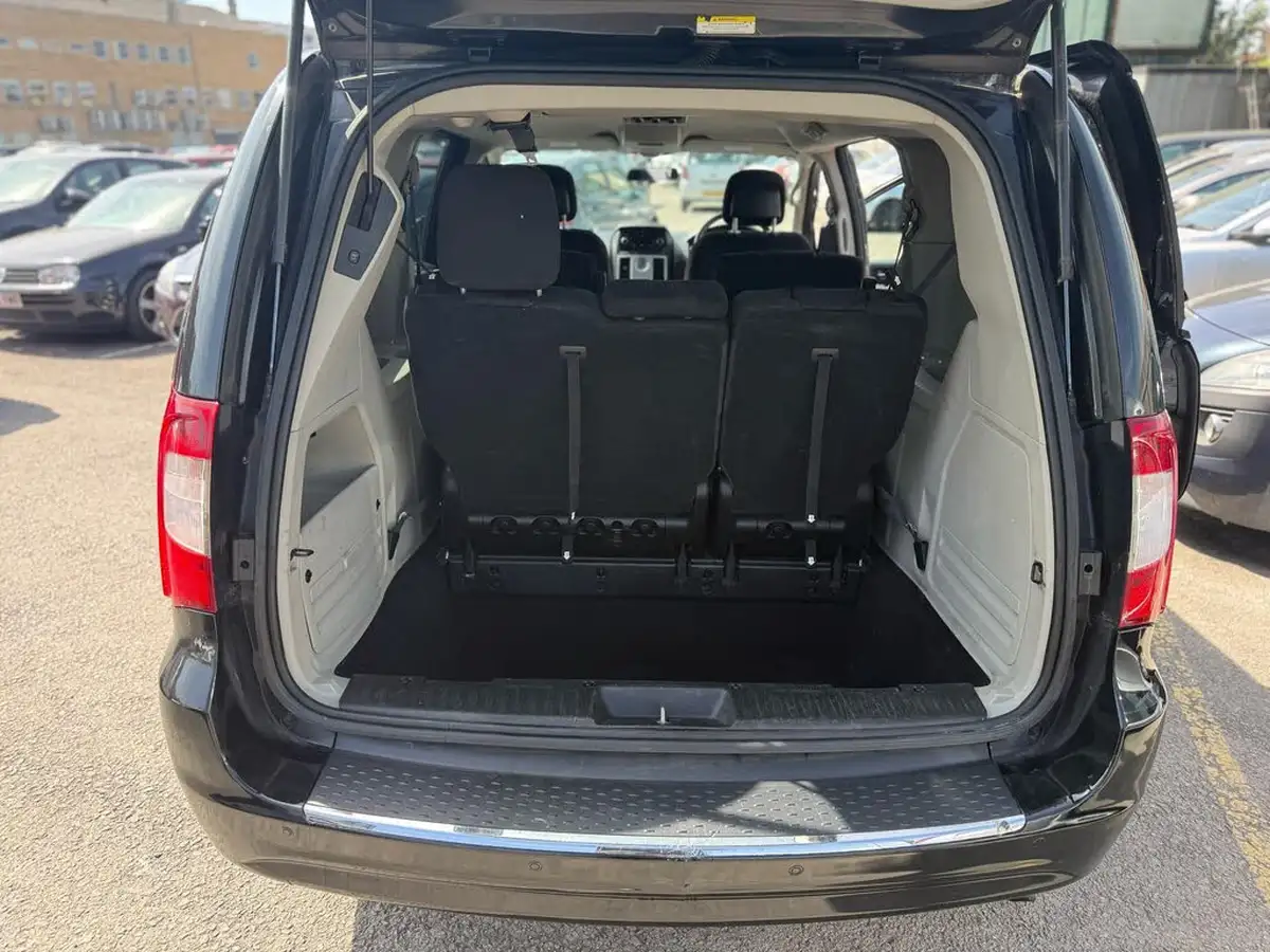 2012-chrysler-grand-voyager-28td-lx-big-10