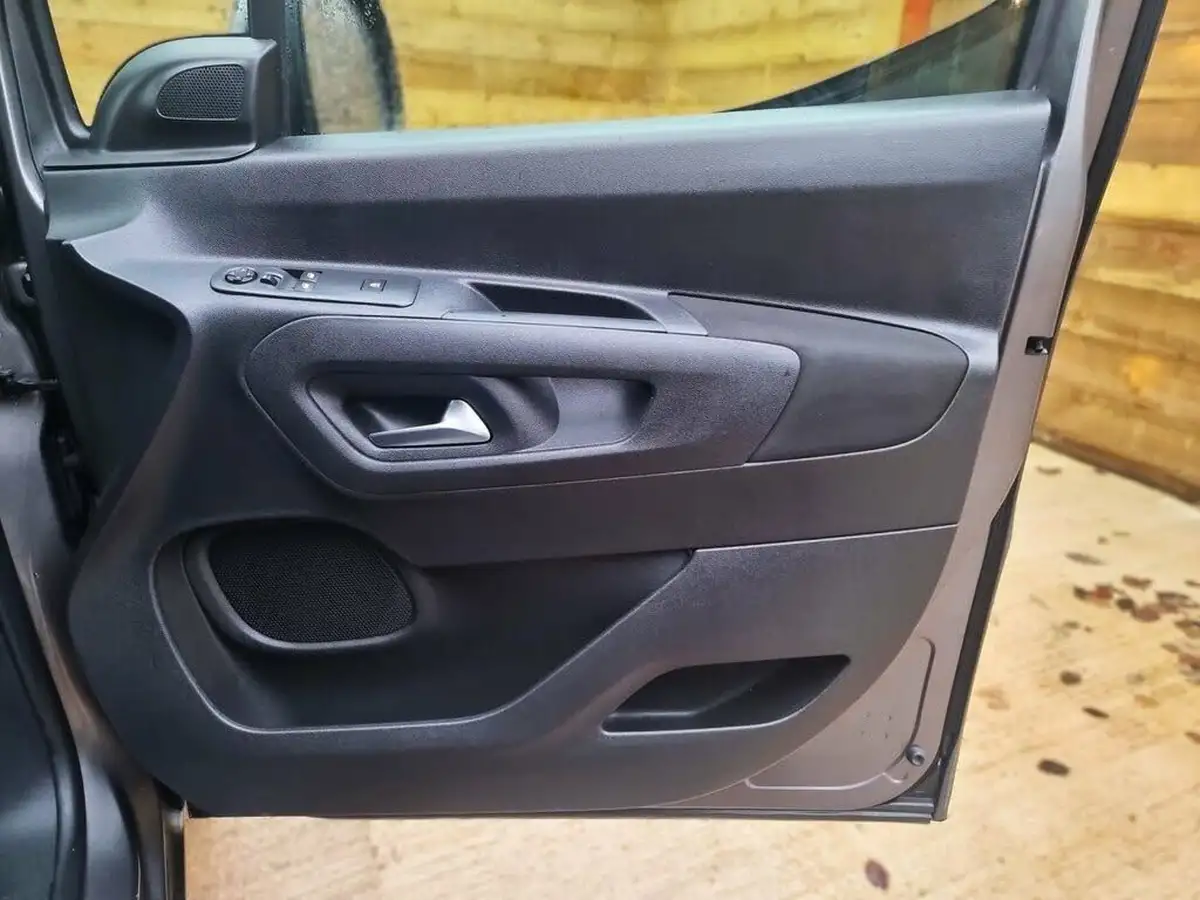 2020-vauxhall-combo-life-12i-energy-xl-110ps-big-23