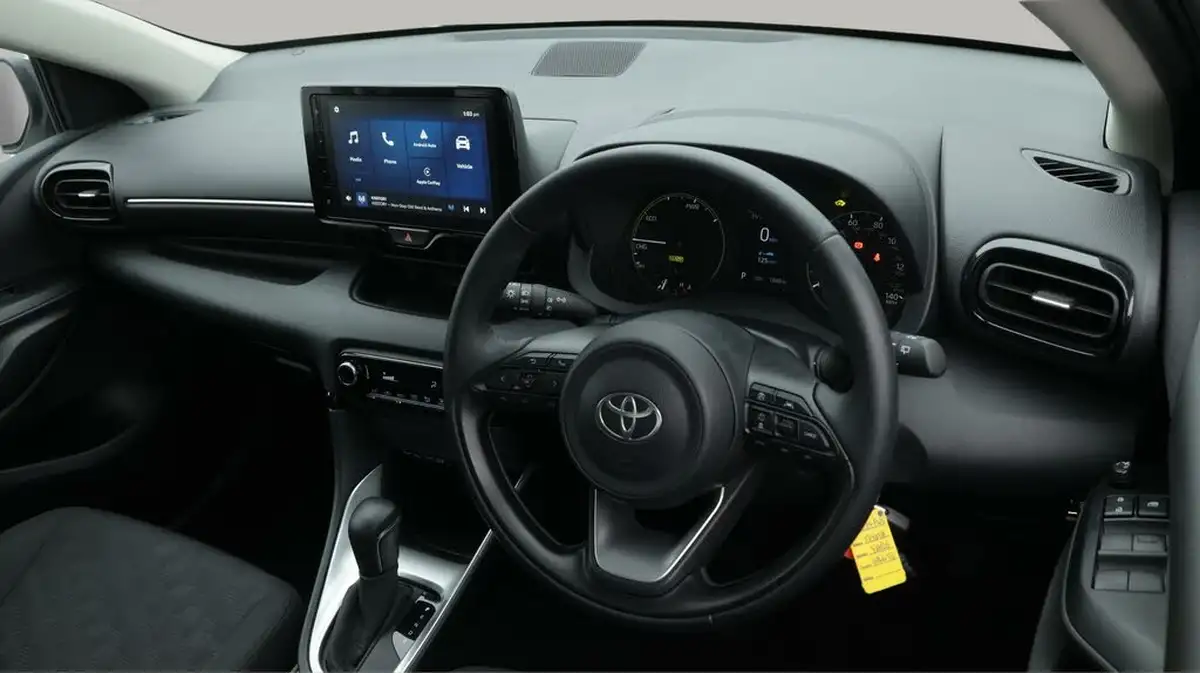 2024-toyota-yaris-15-vvt-i-icon-big-9