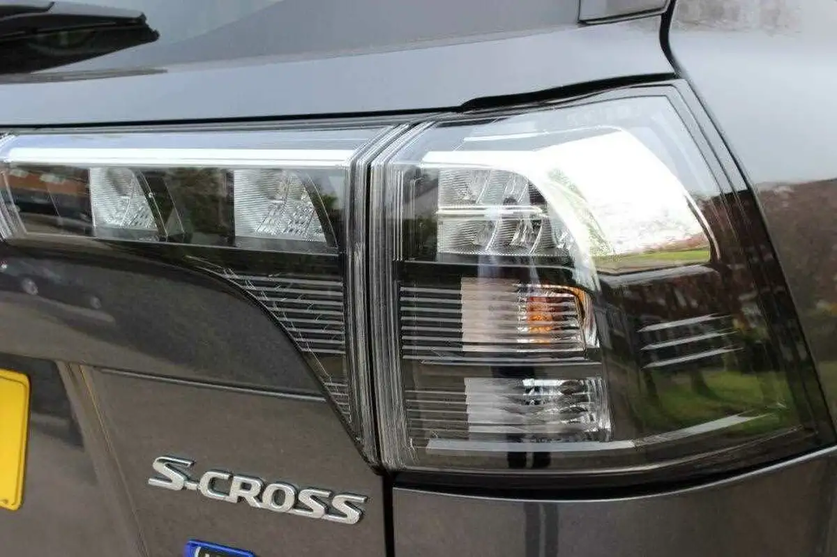 2024-suzuki-s-cross-15-motion-big-13