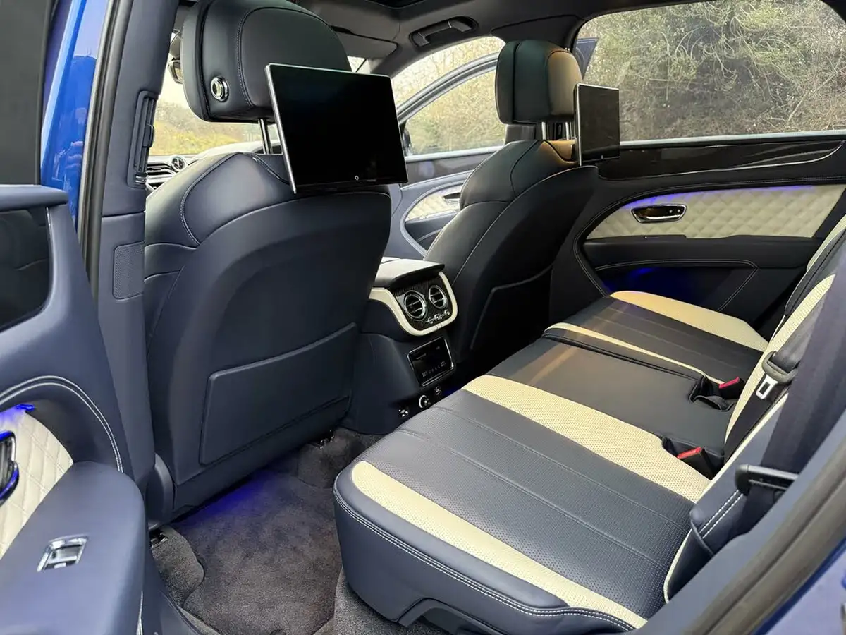 2022-bentley-bentayga-40-v8-big-27
