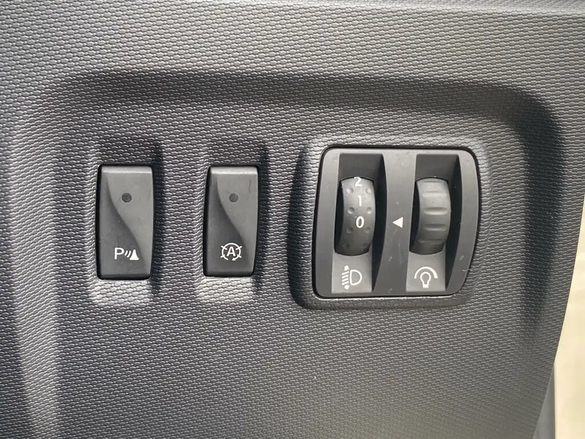 2014-renault-captur-15dci-dynamique-s-90bhp-ss-big-38