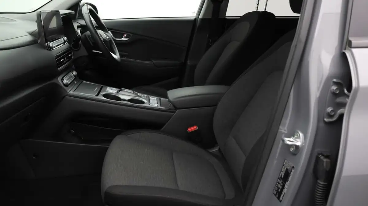 2022-hyundai-kona-e-premium-204ps-64kwh-7kw-obc-big-13
