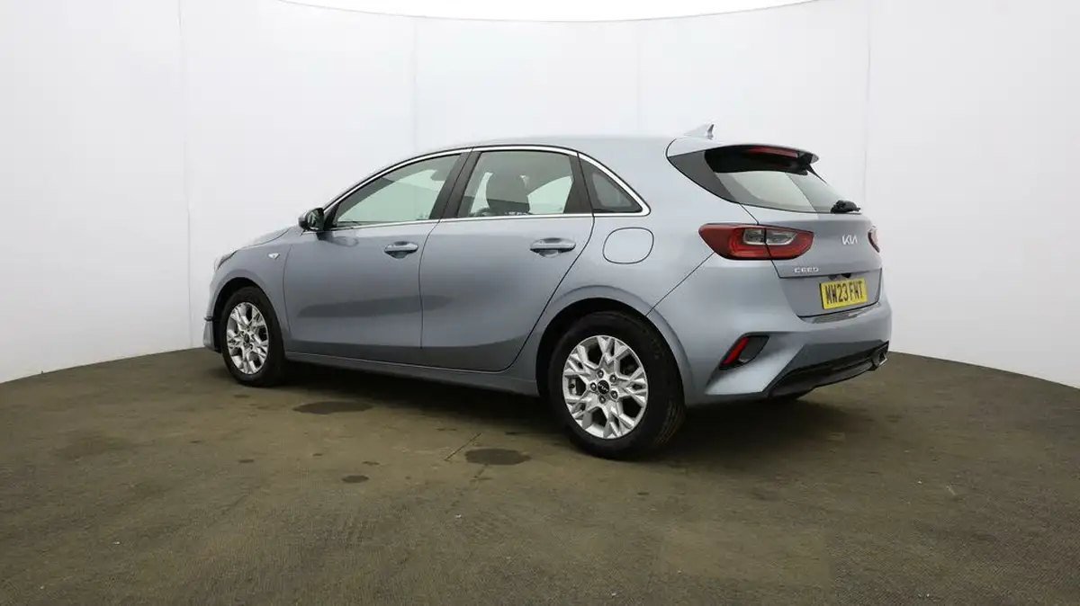 2023-kia-ceed-15-t-gdi-2-158bhp-non-adap-hatchback-big-4