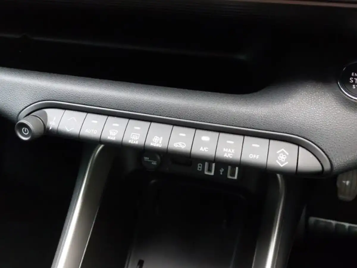 2024-jeep-avenger-12-gse-altitude-big-16