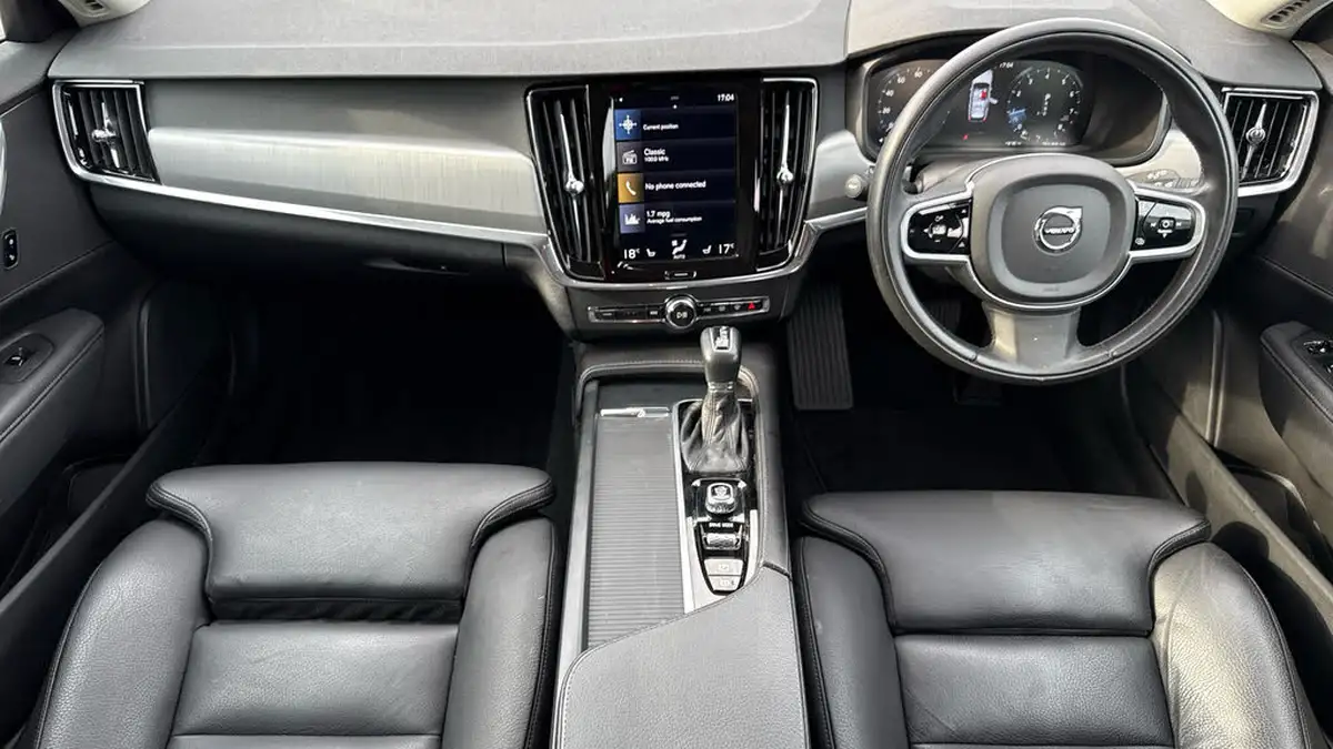 2019-volvo-v90-20-t4-momentum-plus-big-10
