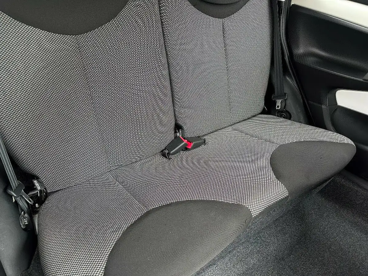 2012-toyota-aygo-10-aygo-fire-5d-big-4