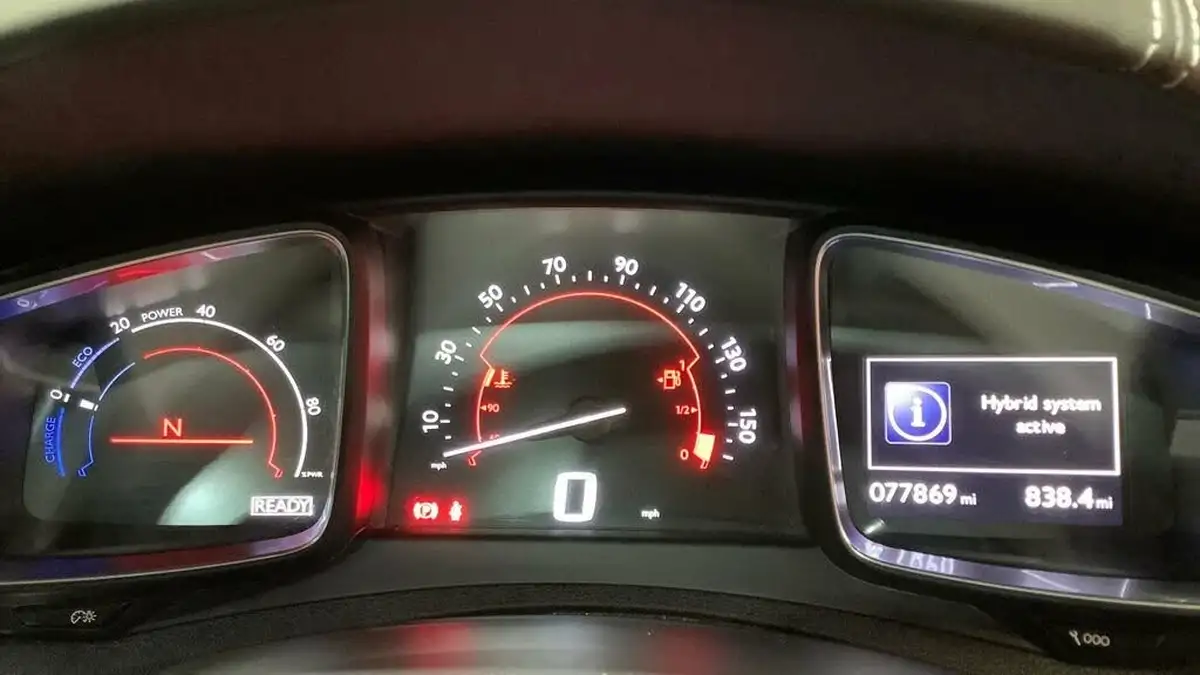 2013-citroen-ds5-20hdi-dsport-etg6-big-11