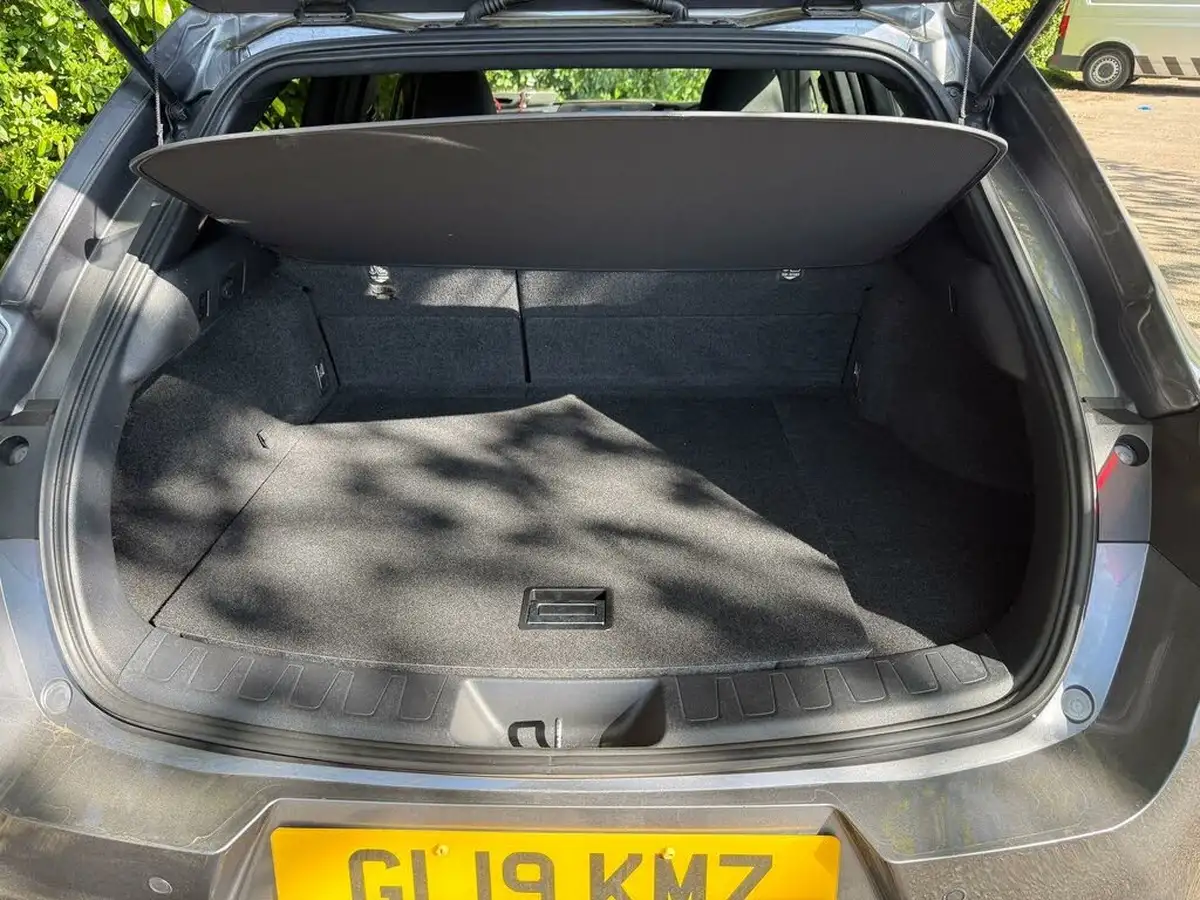 2019-lexus-ux-250h-20-ux-premium-pack-big-18