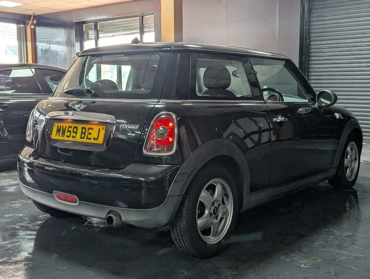 2009-mini-cooper-16-cooper-120bhp-hatchback-3d-big-3