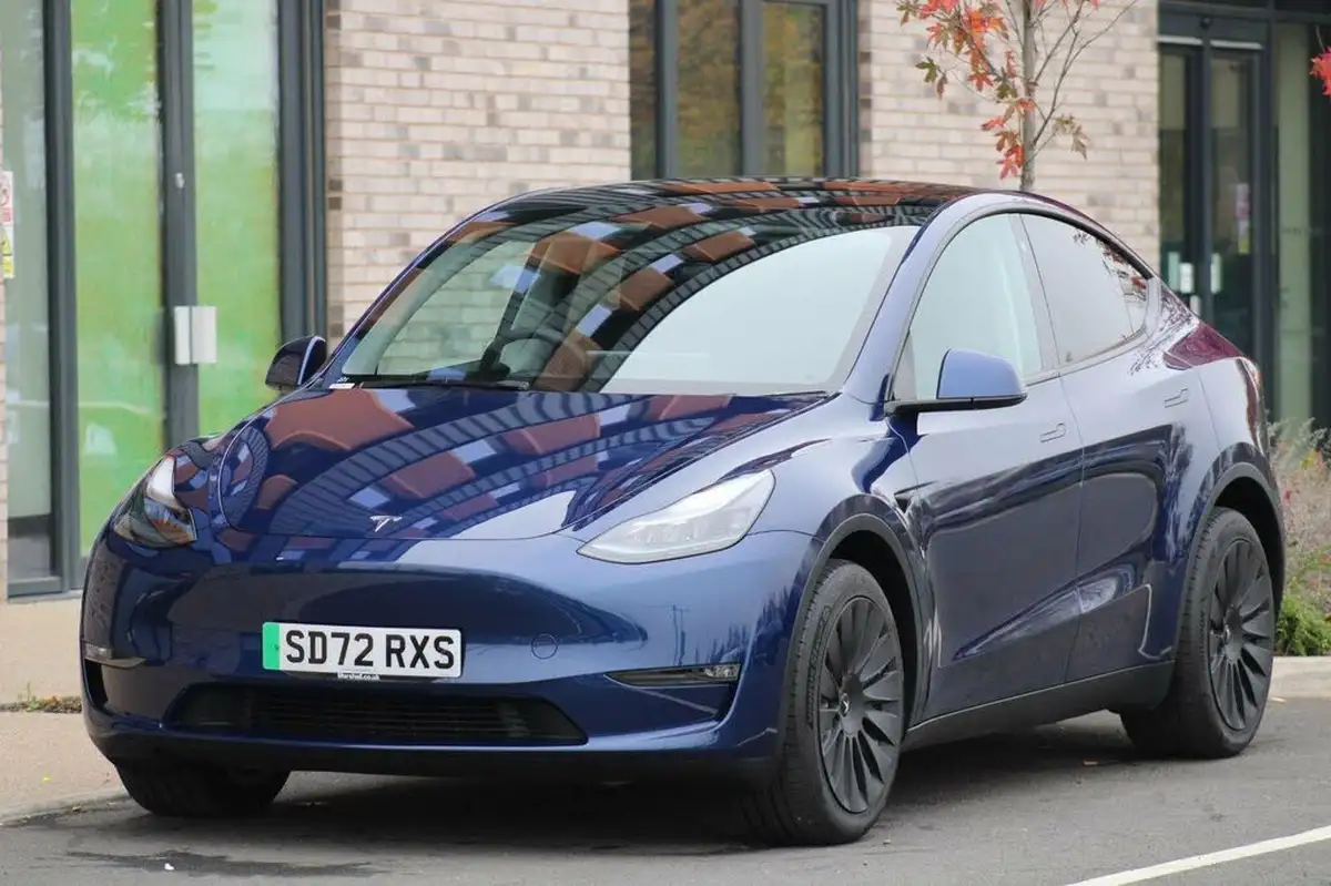 2023-tesla-model-y-e-long-range-big-1
