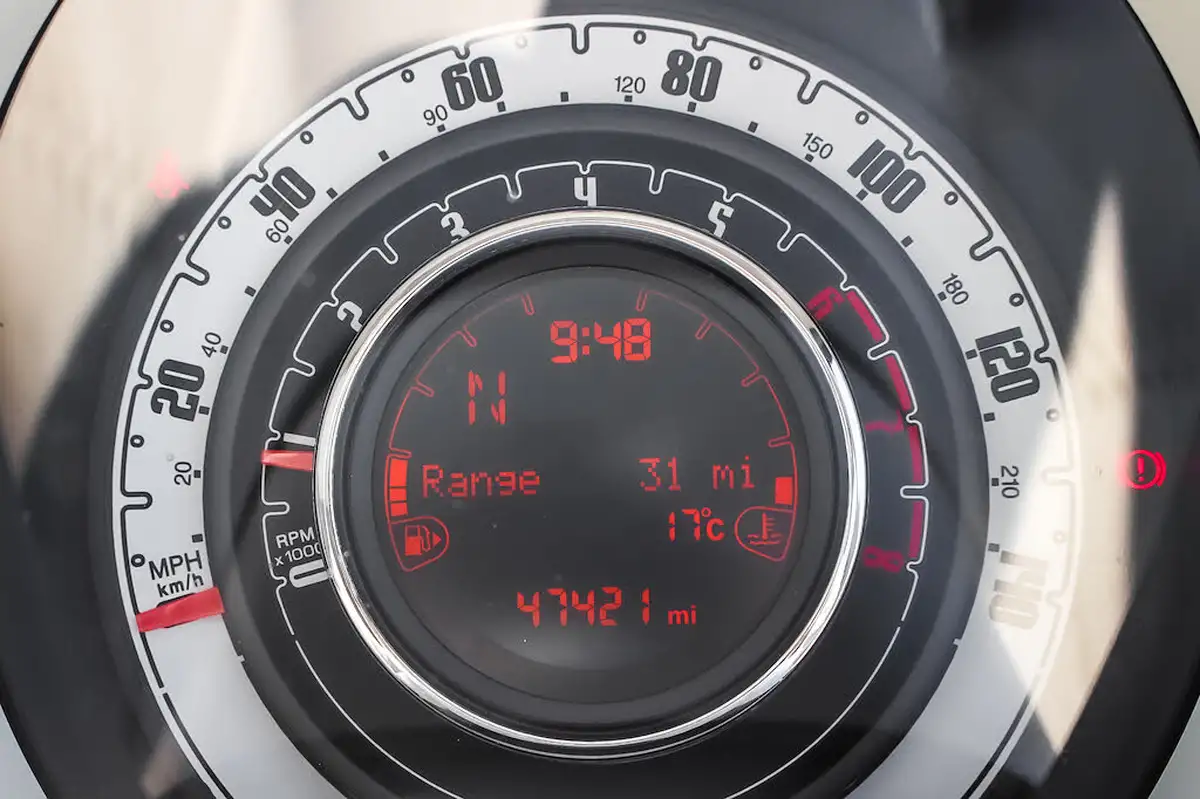 2016-fiat-500-12-lounge-dualogic-big-35