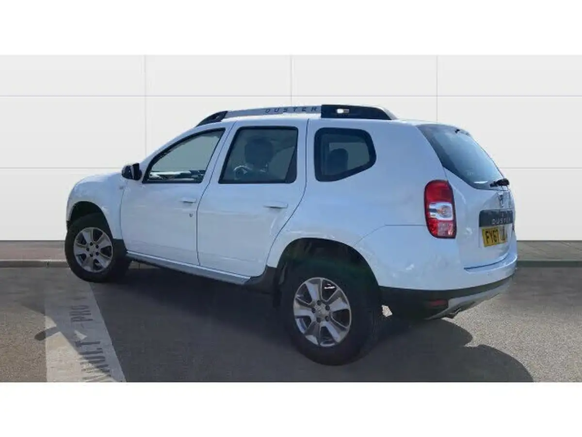 2017-dacia-duster-15dci-laureate-110bhp-ss-station-wagon-5d-big-1