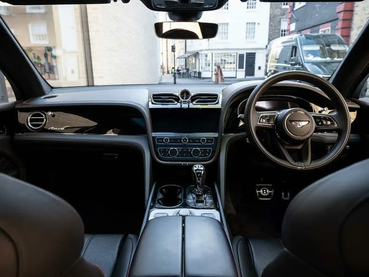 2023-bentley-bentayga-40-v8-big-3