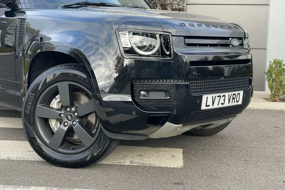 2023-land-rover-110-defender-30-d300-hard-top-x-dynamic-hse-110-big-30
