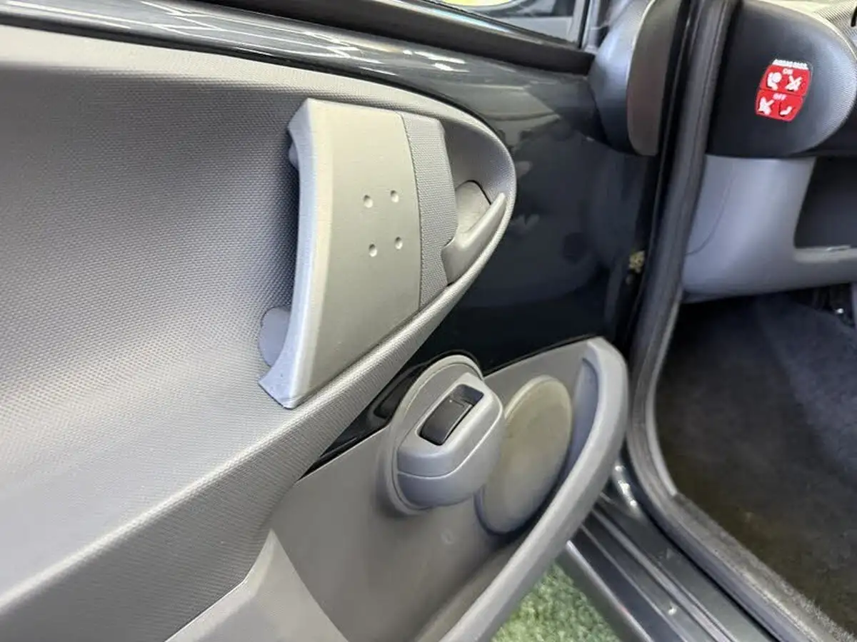 2011-toyota-aygo-10-aygo-go-vvt-i-5d-big-38