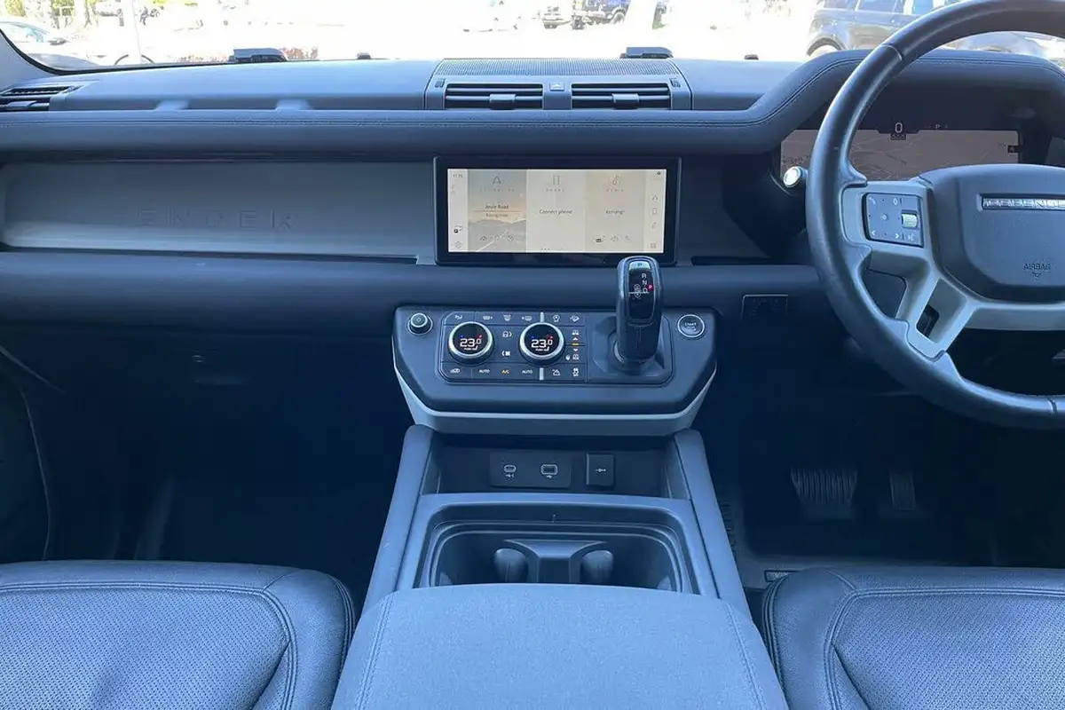 2022-land-rover-110-defender-30-d250-xs-edition-big-14