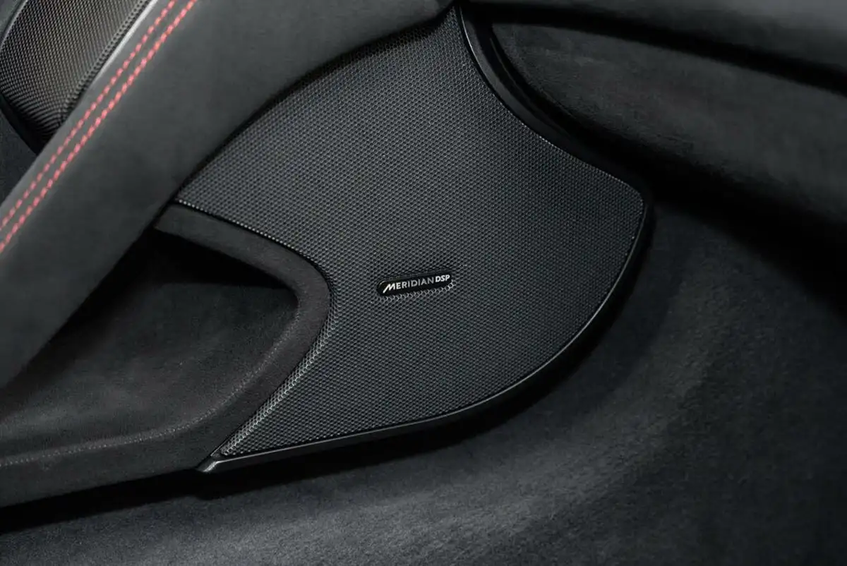 2015-mclaren-675lt-38-big-18