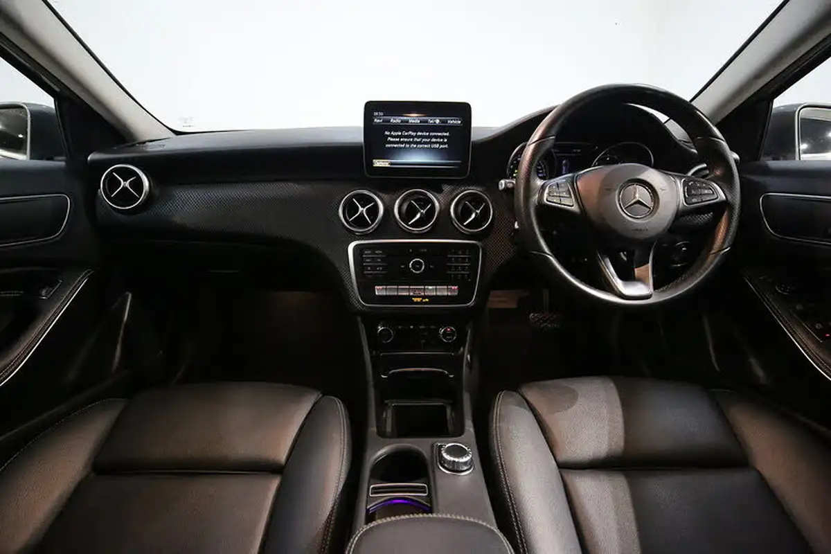 2017-mercedes-benz-a-class-15d-a180d-sport-premiumss-7g-dct-big-1