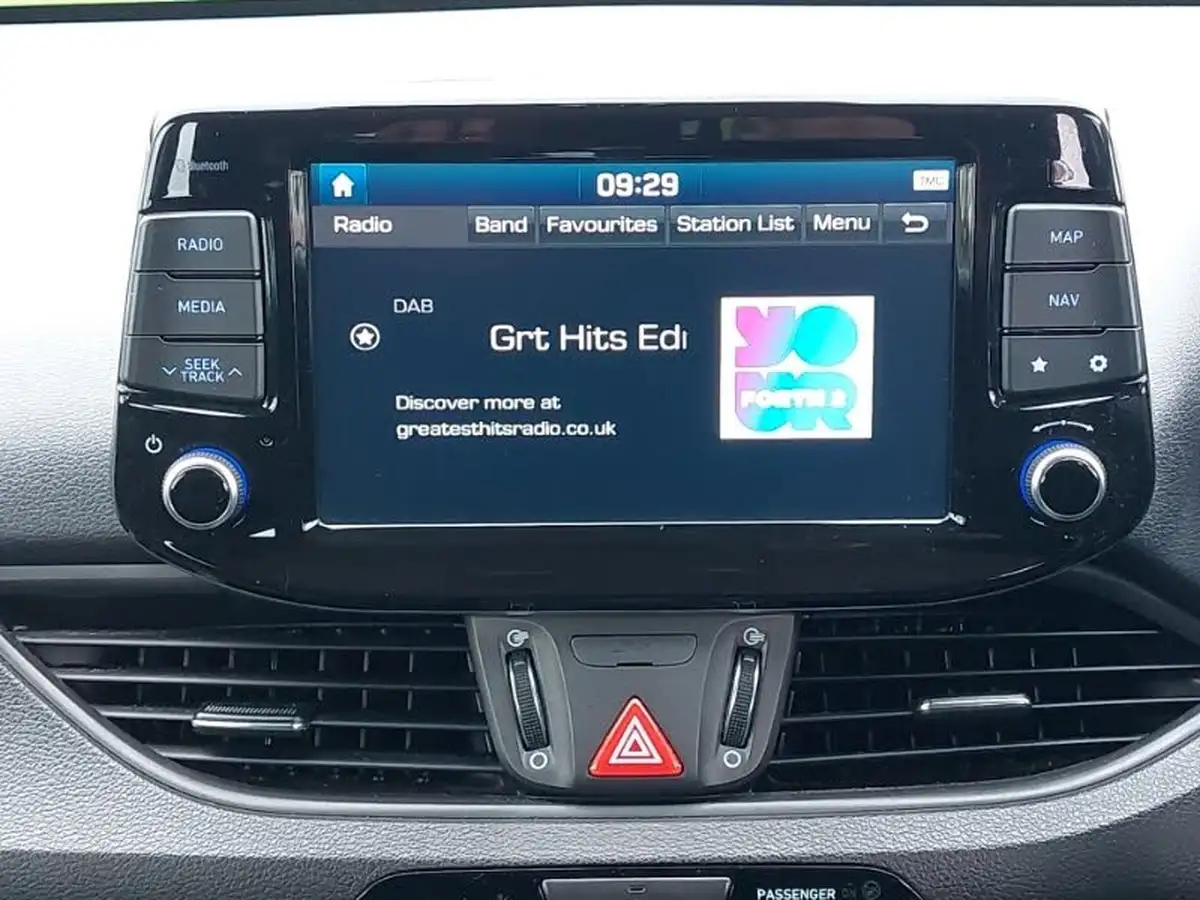 2017-hyundai-i30-10-t-gdi-se-nav-blue-drive-hatchback-big-10