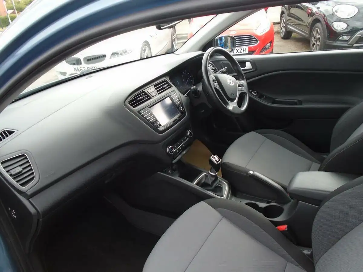 2016-hyundai-i20-10-sport-nav-100ps-big-7
