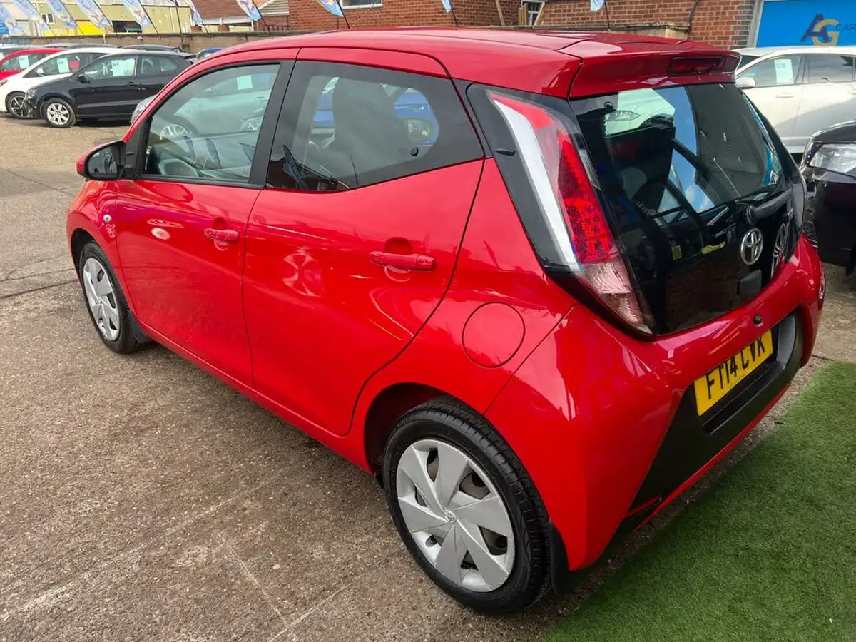 2014-toyota-aygo-10-vvt-i-x-play-5d-big-41