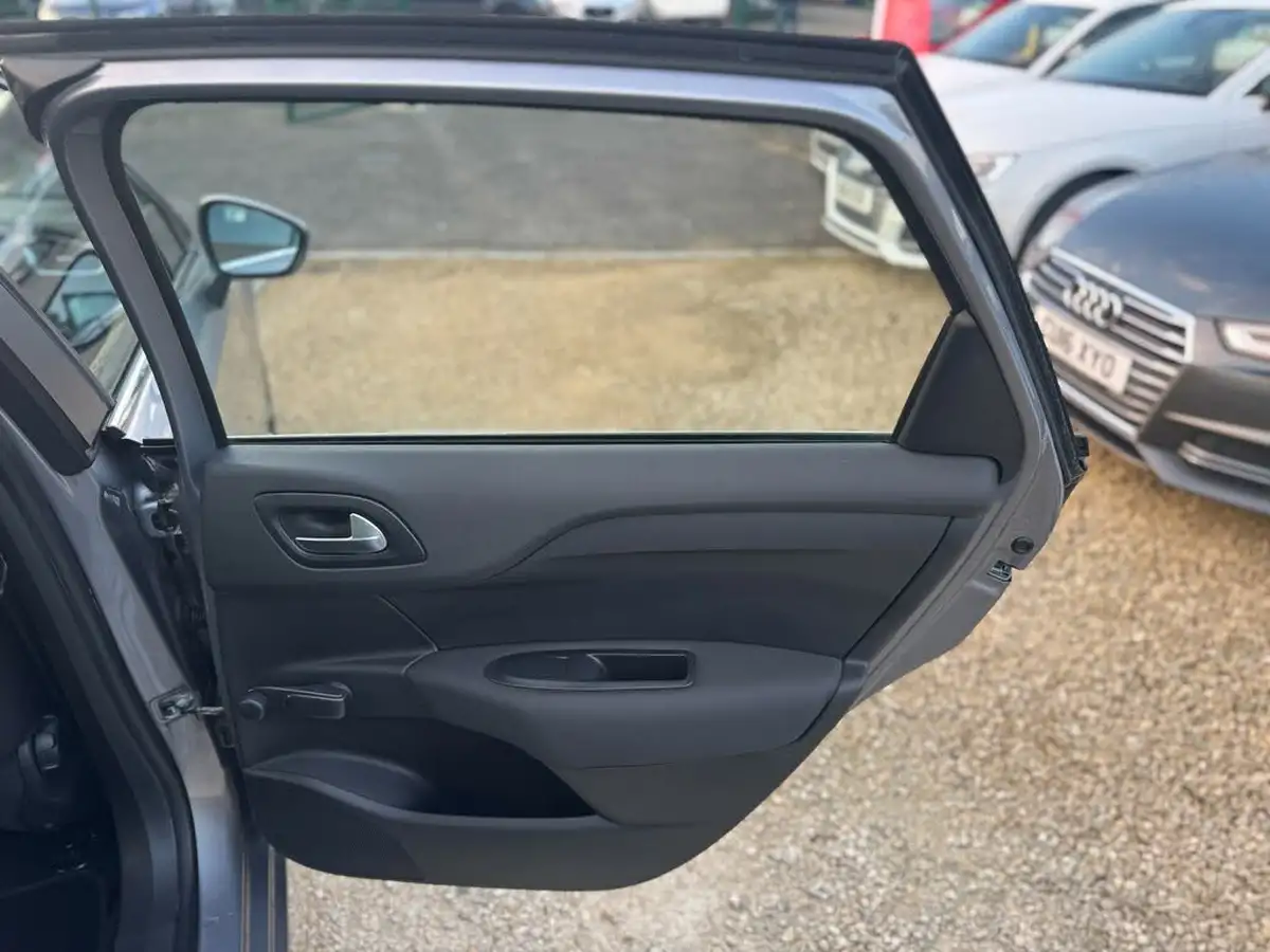 2017-citroen-c4-16bluehdi-edition-big-31