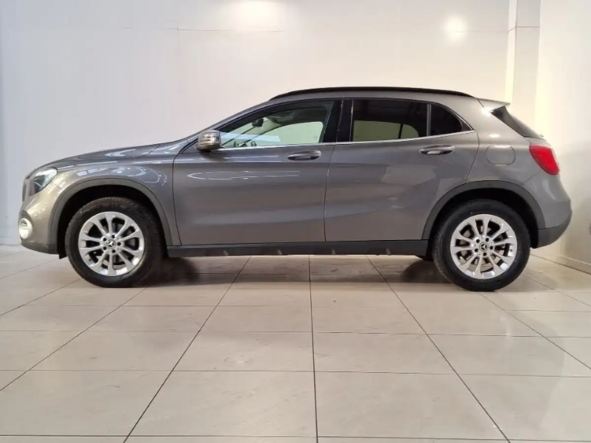 2018-mercedes-benz-gla-class-16-gla-200-se-156ps-big-3