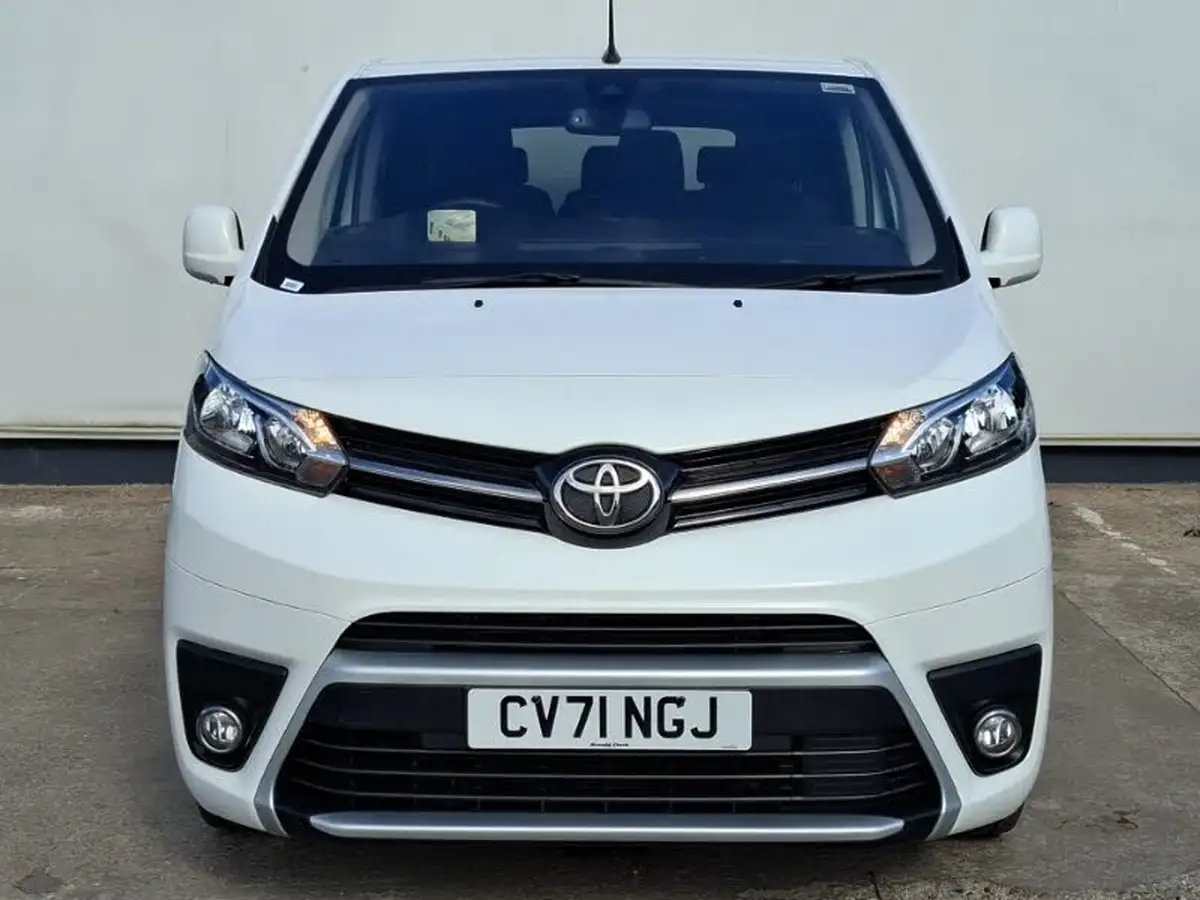2021-toyota-proace-verso-15d-shuttle-l1-big-18