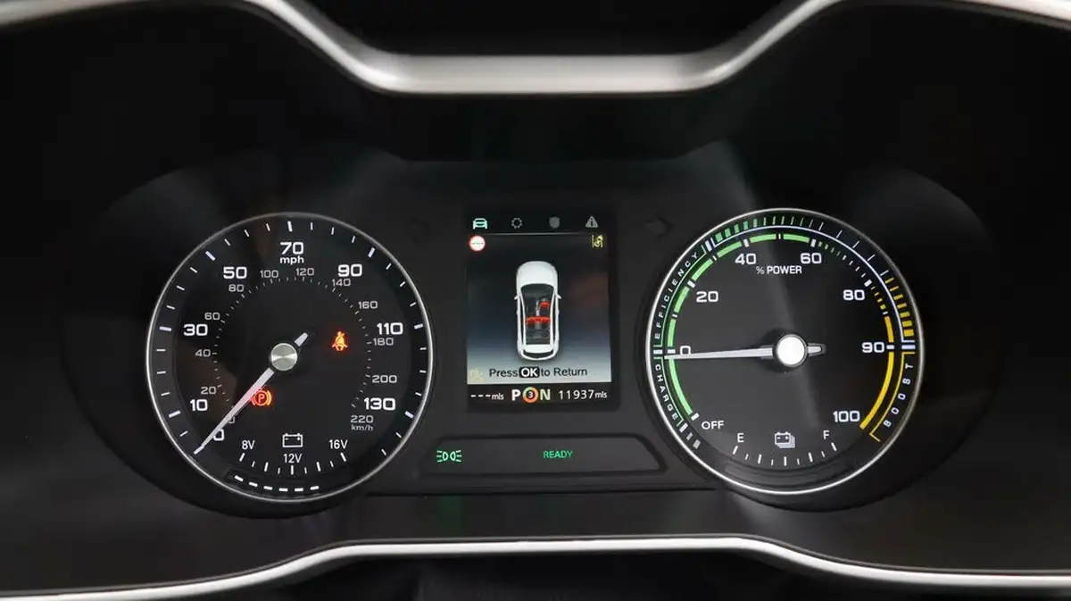 2020-mg-zs-suv-e-exclusive-ev-big-10