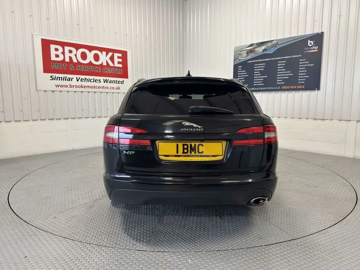 2015-jaguar-xf-22td-r-sport-black-sportbrake-5d-big-2