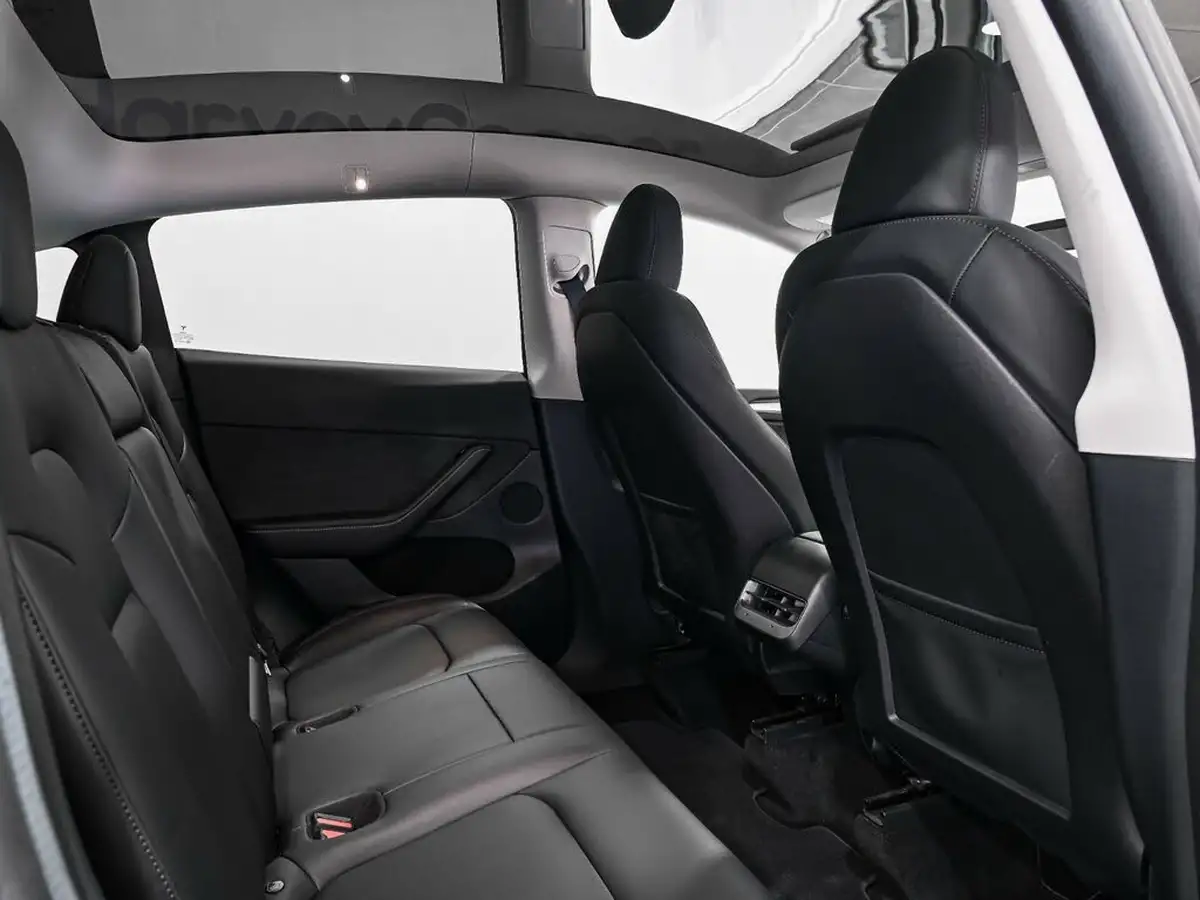 2022-tesla-model-y-e-long-range-big-14