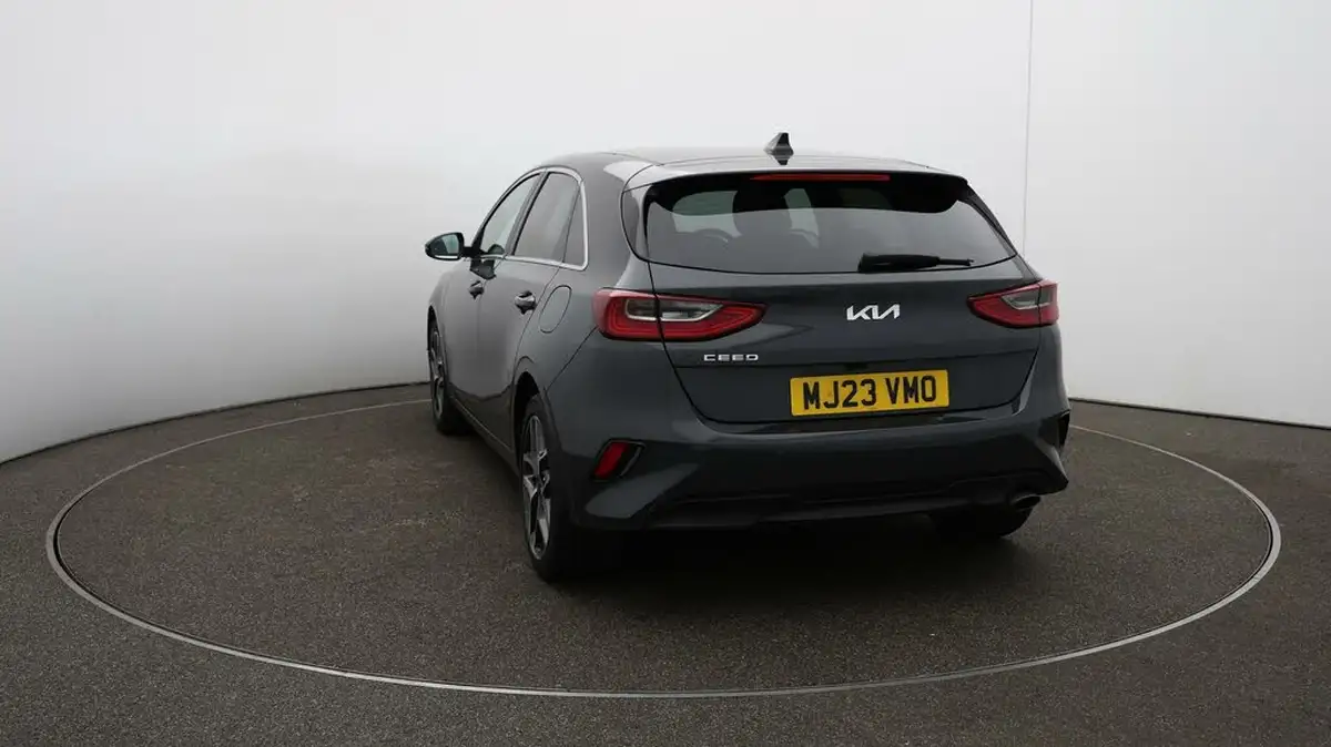 2022-kia-ceed-15-t-gdi-3-hatchback-big-52