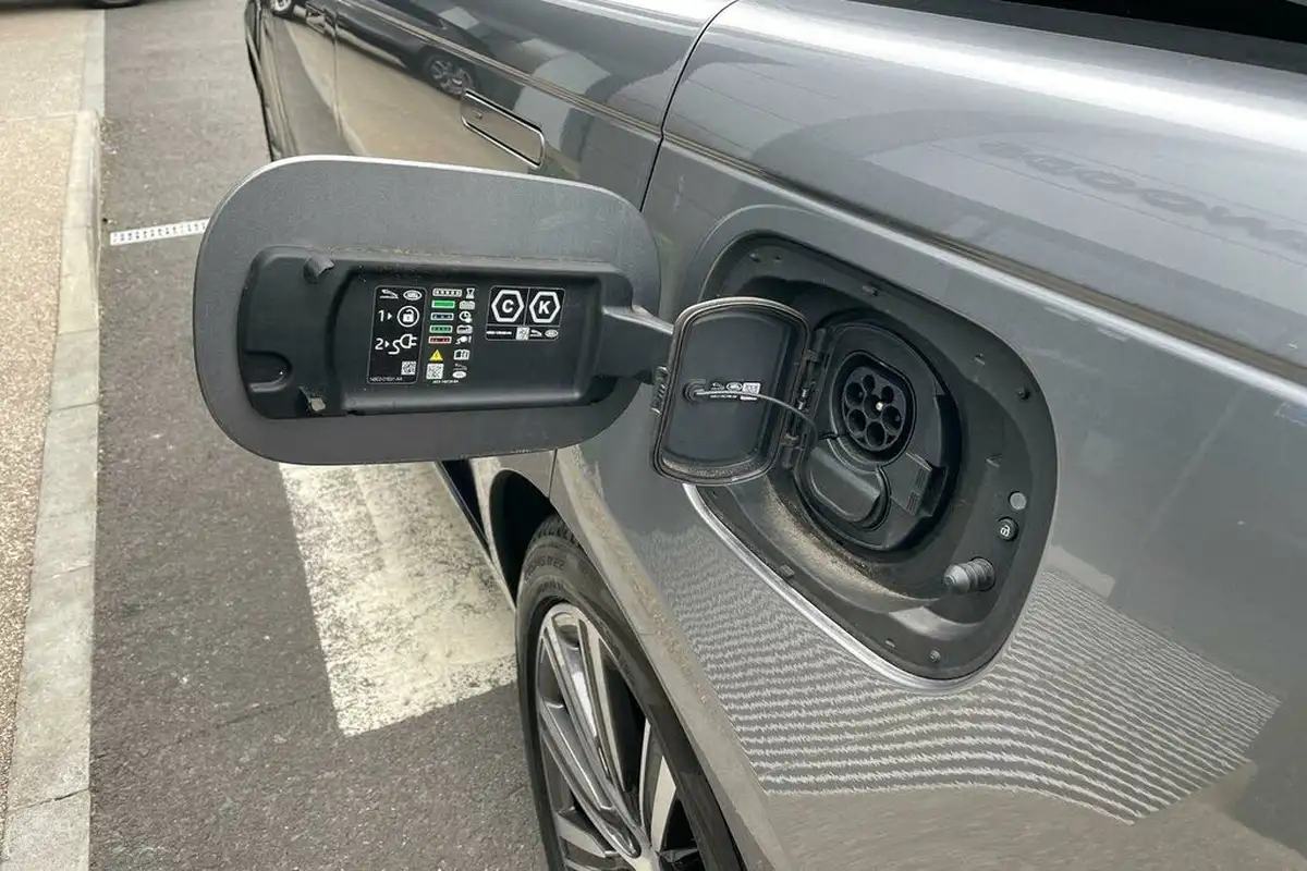 2023-land-rover-range-rover-30-p440e-autobiography-big-6