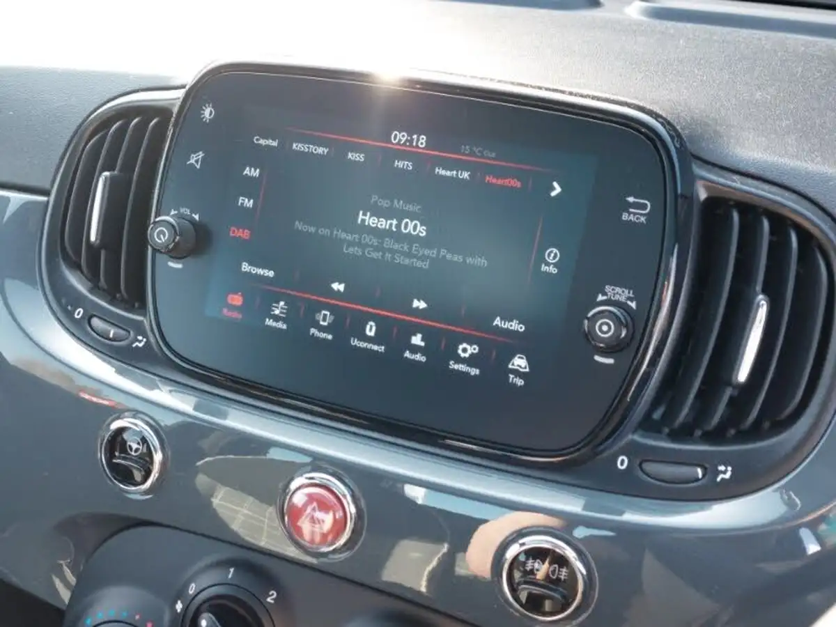 2021-fiat-500-10-lounge-big-9