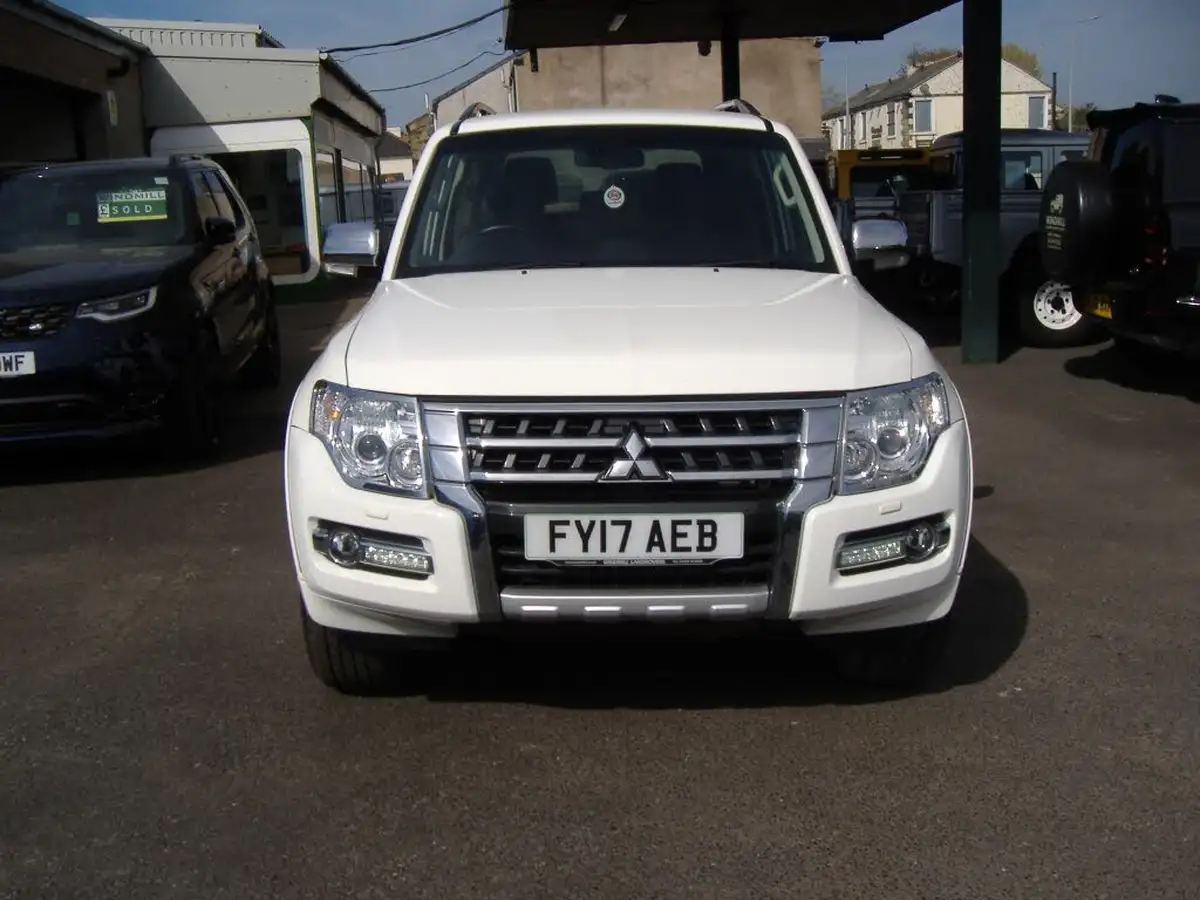 2017-mitsubishi-shogun-32td-warrior-187bhp-4x4-station-wagon-3d-auto-big-1