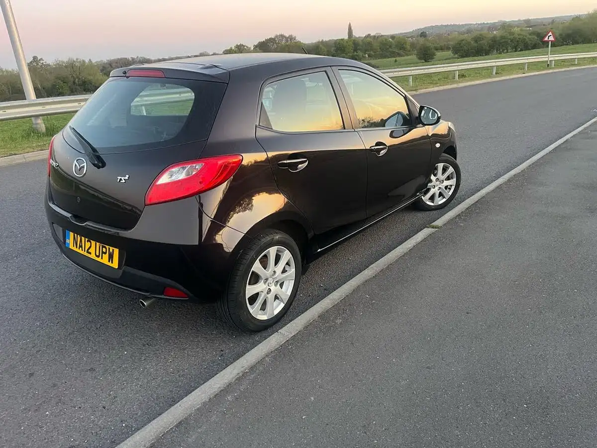2012-mazda-mazda2-15-ts2-big-12