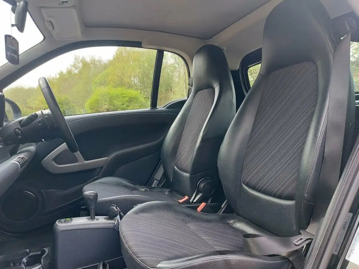 2013-smart-fortwo-10-edition-21-coupe-big-13