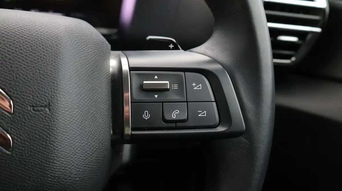 2023-citroen-c4-15bluehdi-shine-plus-big-23