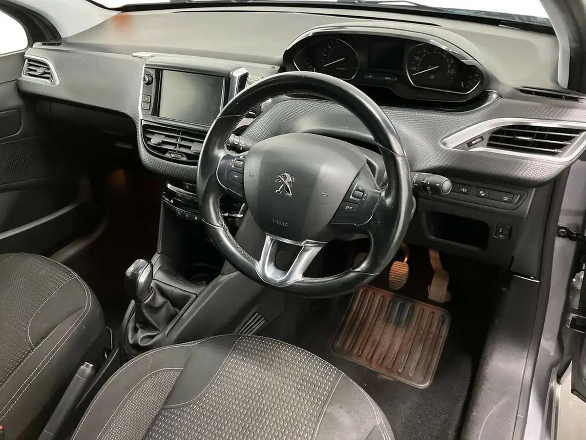 2019-peugeot-208-12-puretech-tech-edition-82bhp-big-6