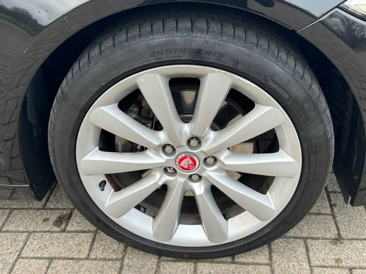 2013-jaguar-xf-30td-r-sport-sportbrake-5d-big-53