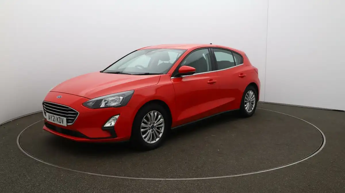 2021-ford-focus-15-titanium-edition-hatchback-big-3