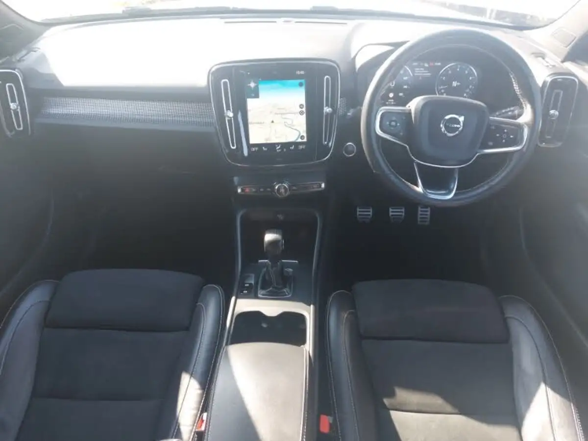 2020-volvo-xc40-15-t3-r-design-big-2