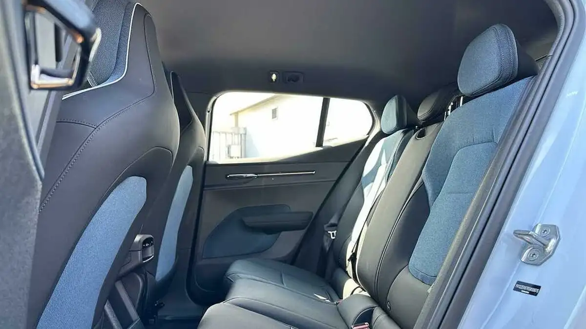 2024-volvo-ex30-e-twin-plus-big-10