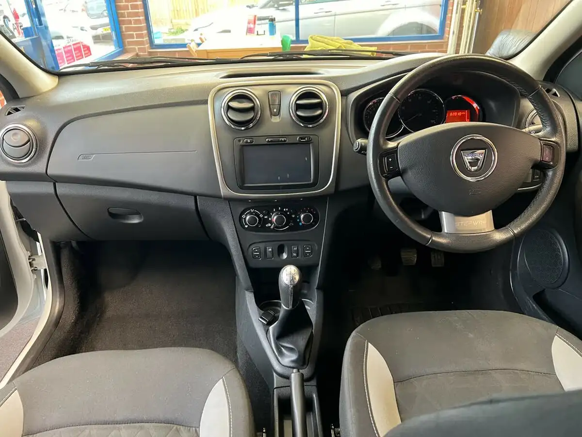 2014-dacia-sandero-stepway-15d-laureate-big-7